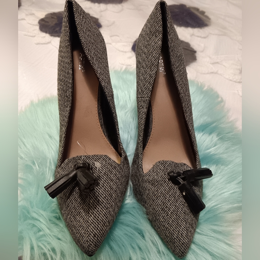 Pointed Toe Women's Herringbone Pumps with Tassel Accent - Gray, APT.9 SIZE 8.5